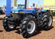 Traktory z napędem 4WD New Holland 8030