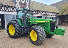 Traktory z napędem 4WD John Deere 8210