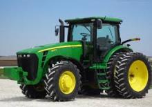 Traktory z napędem 4WD John Deere 8225R
