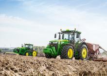 Traktory z napędem 4WD John Deere 8400R