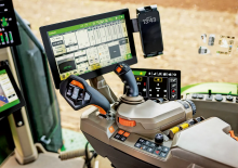 Traktory z napędem 4WD John Deere 8R 540  