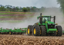 Traktory z napędem 4WD John Deere 9R 390