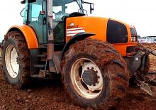 Traktory z napędem 4WD Renault Ares 640 RZ