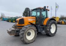 Traktory z napędem 4WD Renault Ares 715 RZ