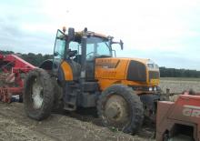 Traktory z napędem 4WD Renault Atles 915 RZ