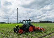 Traktory z napędem 4WD Claas Axos 230  