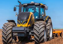 Traktory z napędem 4WD Valtra BH214