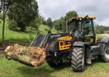 Traktory z napędem 4WD JCB Fastrac 2115 A