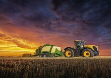 Traktory z napędem 4WD JCB Fastrac 8330