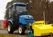 Traktory z napędem 4WD LS J27 HST