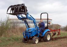 Traktory z napędem 4WD LS J27 Gear