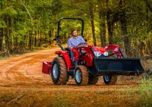 Traktory z napędem 4WD Massey Ferguson MF 1835 E