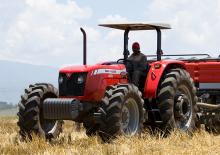 Traktory z napędem 4WD Massey Ferguson MF 460 Xtra
