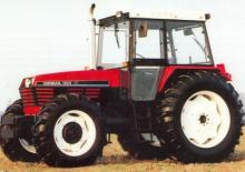 Traktory z napędem 4WD UTB Universal U 453 DT