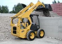 Ładowarki o sterowaniu burtowym Komatsu SK818-5 Super Flow
