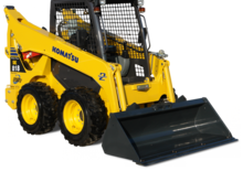 Ładowarki o sterowaniu burtowym Komatsu SK818-5E0