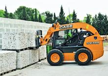 Ładowarki o sterowaniu burtowym Case SV 300