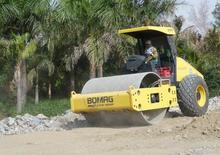 Pojedyncze walce drogowe Bomag BW 212 D-40