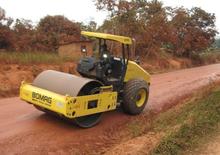 Pojedyncze walce drogowe Bomag BW 212 D-40