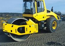 Pojedyncze walce drogowe Bomag BW 213 DH-4