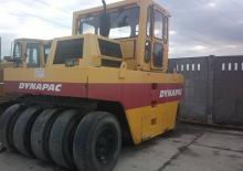 Walce na gumowych kołach Dynapac CP 30