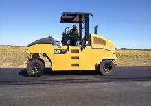 Walce na gumowych kołach Caterpillar CW16