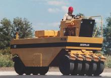 Walce na gumowych kołach Caterpillar PS 180