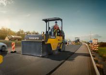 Walce na gumowych kołach Volvo PT125C