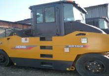 Walce na gumowych kołach XCMG XP163