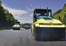 Walce na gumowych kołach Ammann AP 240 H-T3