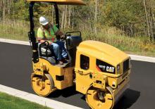 Walce wibracyjne tandemowe Caterpillar CB24B