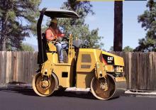 Walce wibracyjne tandemowe Caterpillar CB22