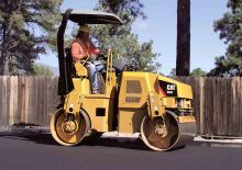 Walce wibracyjne tandemowe Caterpillar CB24