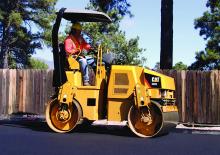 Walce wibracyjne tandemowe Caterpillar CC24