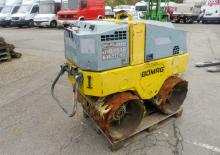 Walec wibracyjny do wykopów Bomag BW 85 T