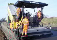 Gąsienicowe rozściełacze asfaltu Volvo ABG5820