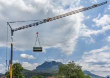 Żurawie wieżowe dolnoobrotowe z wysięgnikiem wodzakowym Liebherr L1-32