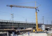 Żurawie wieżowe dolnoobrotowe z wysięgnikiem wodzakowym mocowane na ciężarówce Liebherr 32 TTR (FU)
