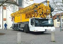 Żurawie wieżowe dolnoobrotowe z wysięgnikiem wodzakowym mocowane na ciężarówce Liebherr MK 63