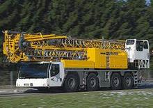 Żurawie wieżowe dolnoobrotowe z wysięgnikiem wodzakowym mocowane na ciężarówce Liebherr MK 88