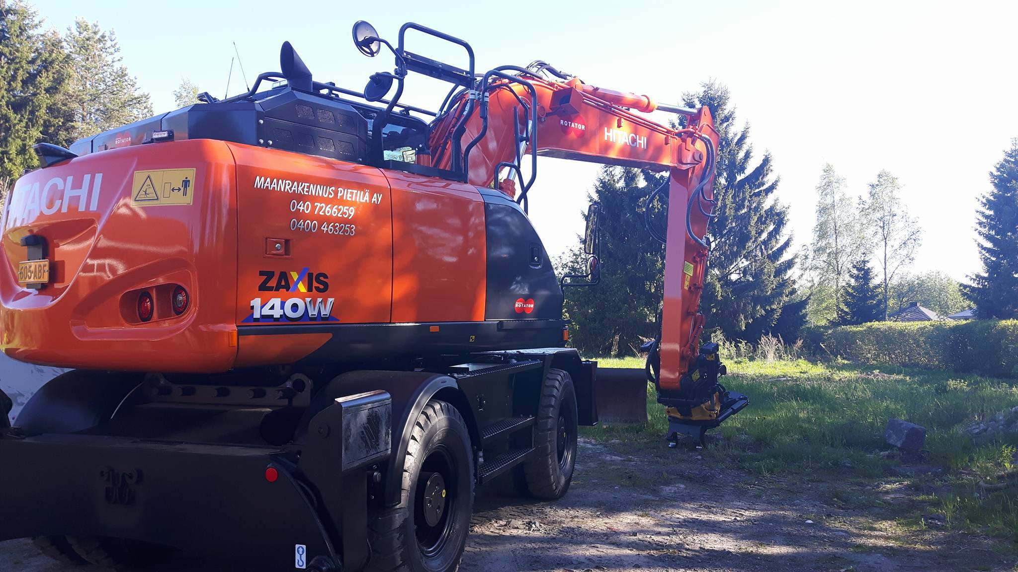 koparki-kolowe-zx140w-6-